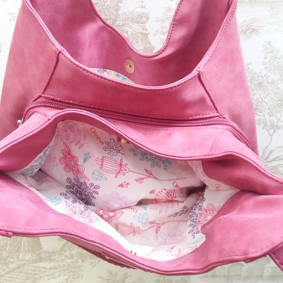 Danna Pink floral purse Faux leather. - Picture 6 of 13